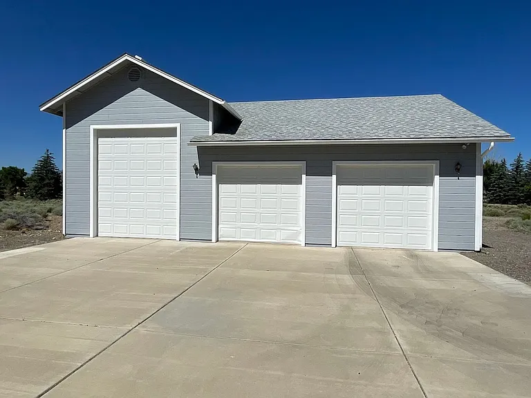 2335 Jacobsen Ln — Photo 2