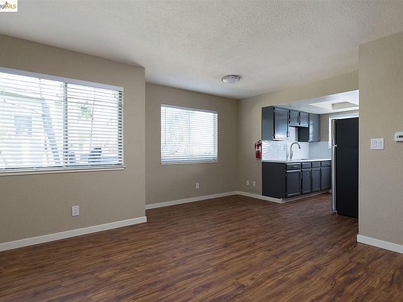 5th image of 4800 Bayview Ave