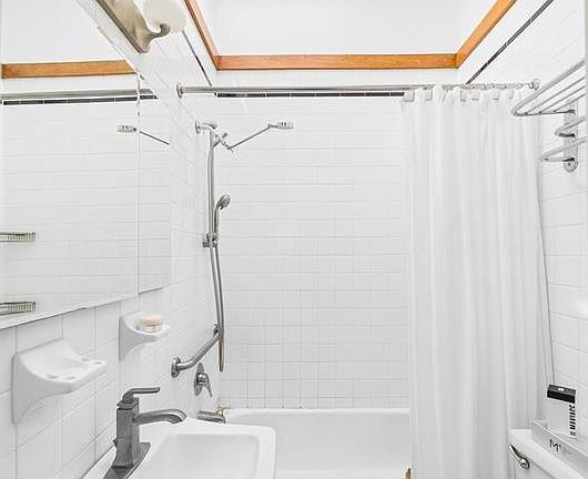 5th image of 136 W 81st St APT 4R