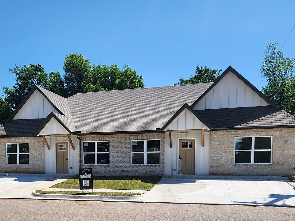 104 S Walnut St #104