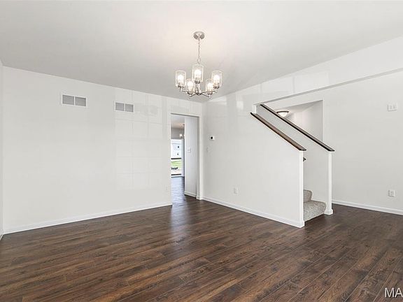 2nd image of 1032 Westhaven Blvd