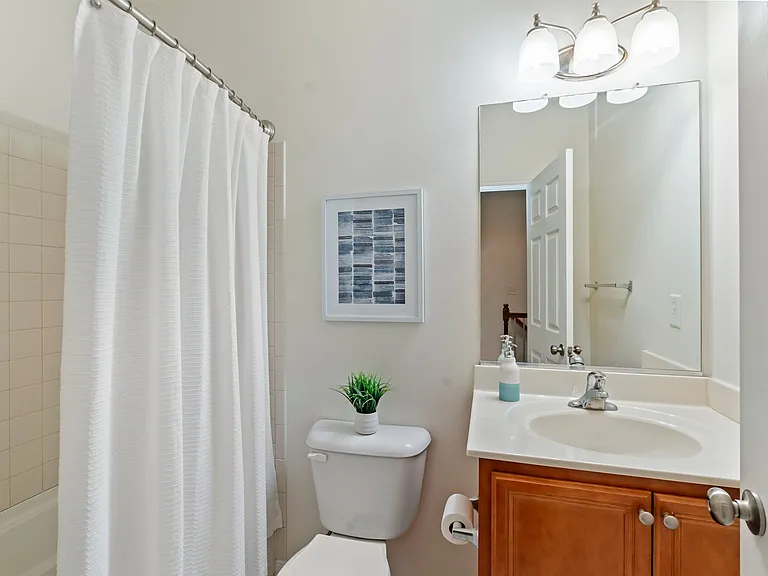 650 Claire Ln — Photo 29