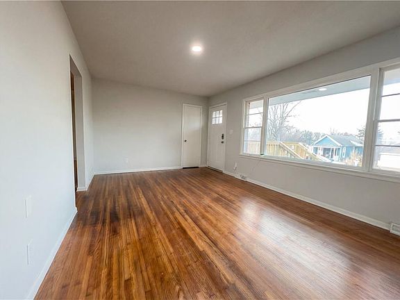 3rd image of 3811 Wyandotte Ave