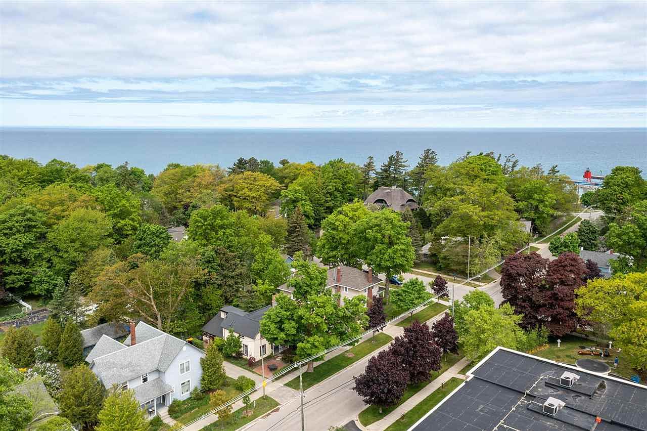 203 Grant St, Charlevoix, MI 49720 Zillow