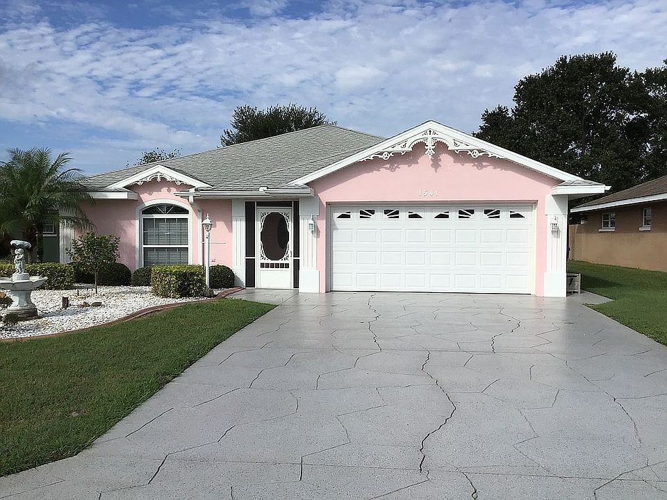 Front View 1541 Willow Dale