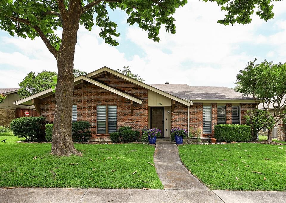 1st image of 3029 Castle Rock Ln