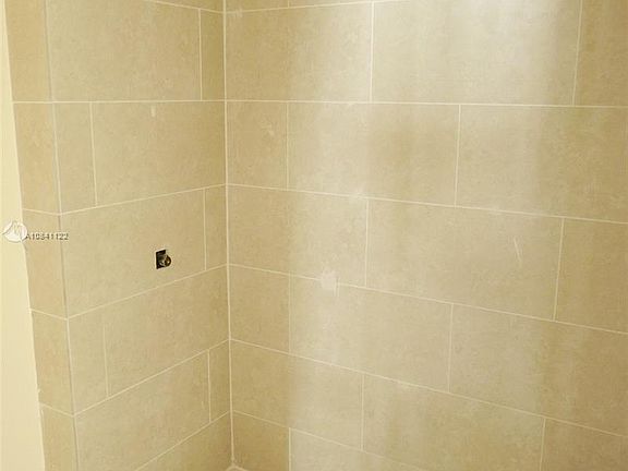 4th image of 6060 Indian Creek Dr #505