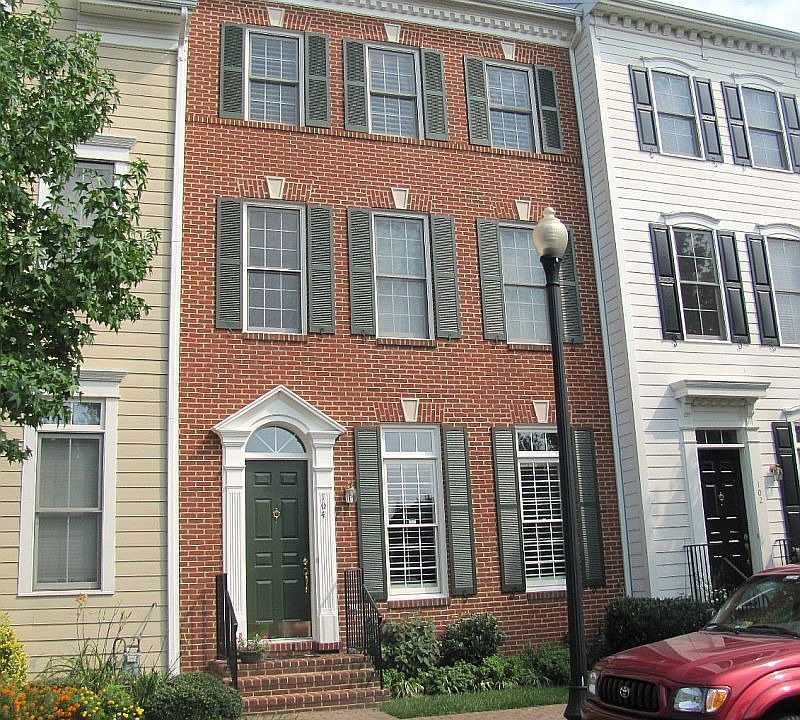 1st image of 104 Whittier Cir