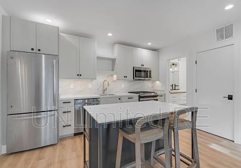 918 W Summit Ave #B — Photo 8