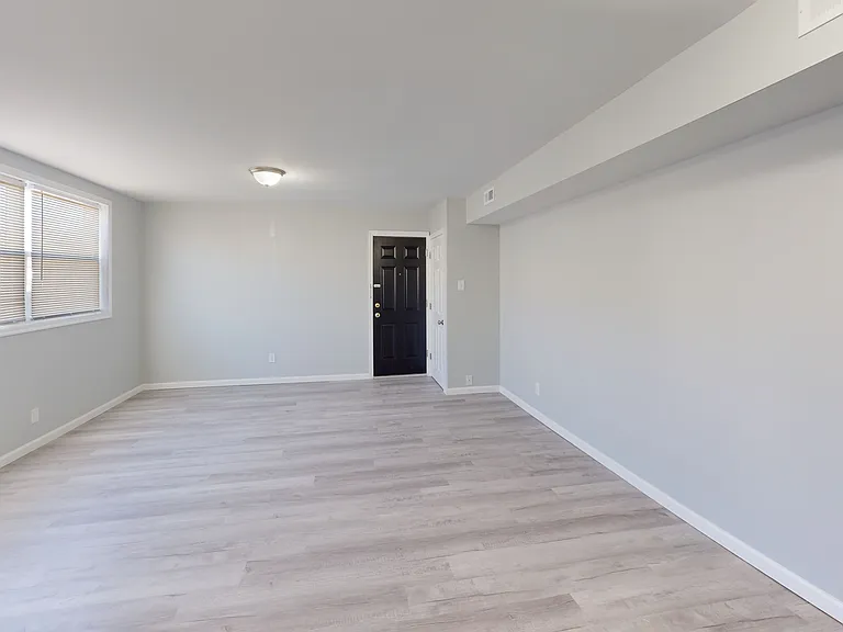 910 Gateway Blvd — Photo 10