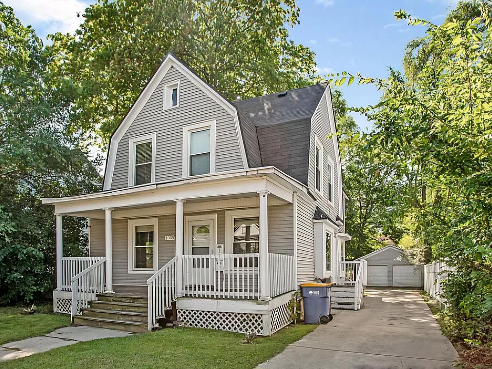 1st image of 1044 Thomas St SE
