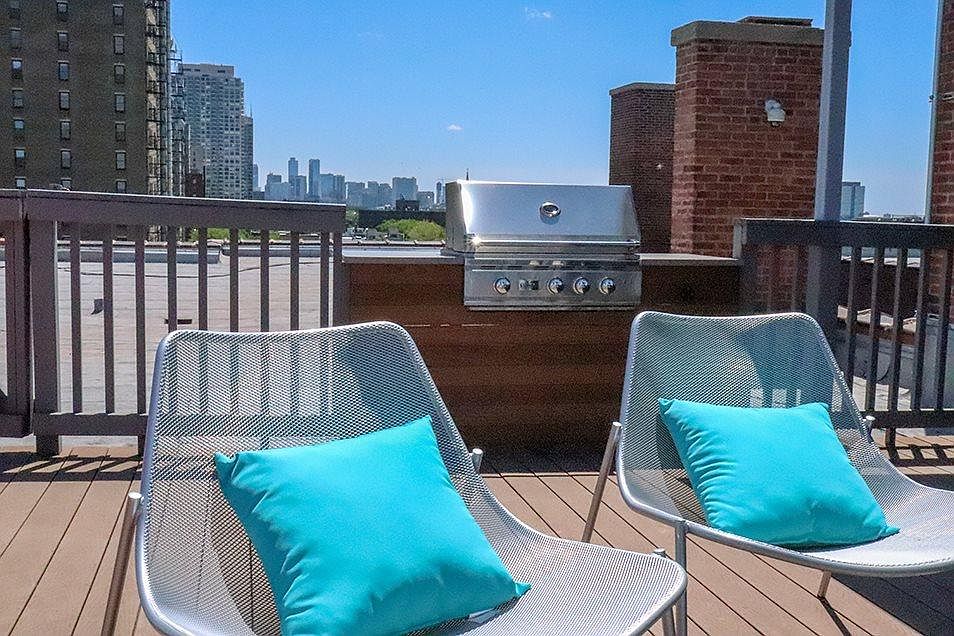 2nd image of 327 W Fullerton Pkwy #10