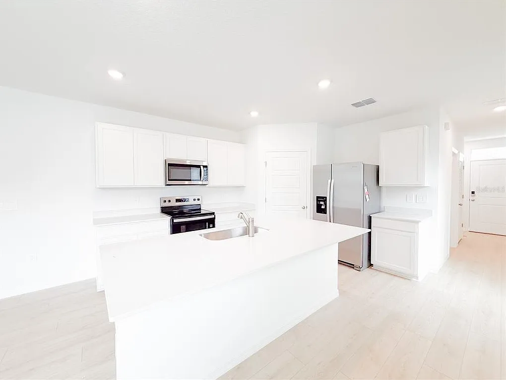 4 bed, 2.0 bath, 1665 sqft, $2,350 — Photo 4