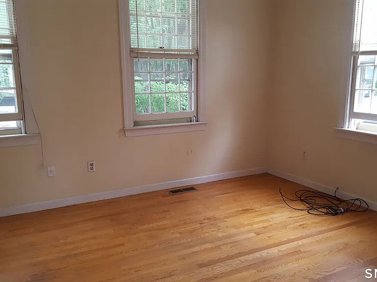 19 Grand Ave — Photo 20