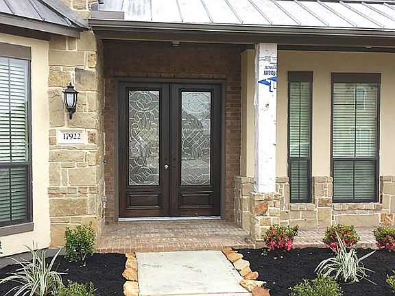 The front porch invites you to the front door.