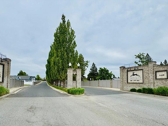 2nd image of 1013 N Country Club Dr