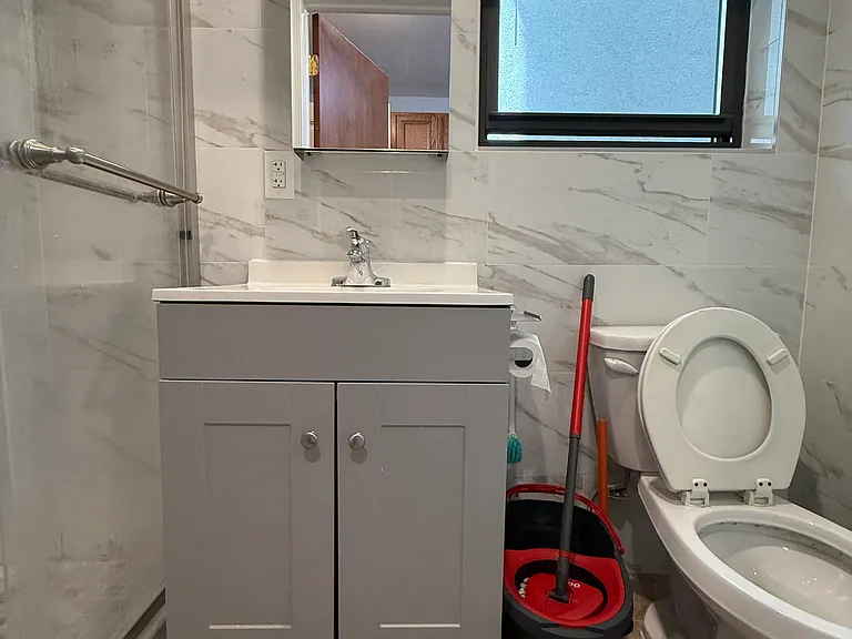 131 N 11th St #2R — Photo 5