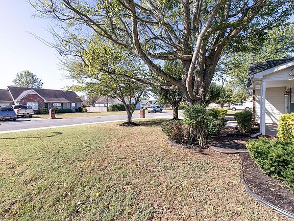 3rd image of 2716 Enfield Dr