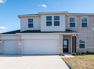 553 Green Meadows Dr, West Columbia, TX 77486