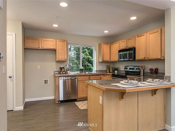5th image of 1814 NE I Street #209