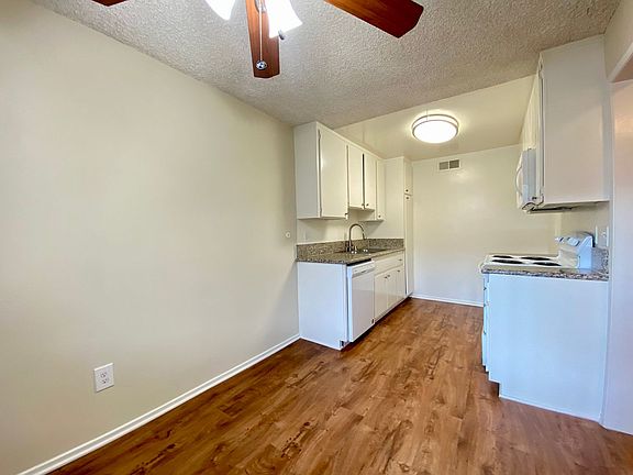 5th image of 5204 Yarmouth Ave APT 211