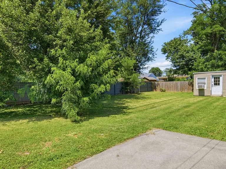 427 Harris Pl — Photo 10