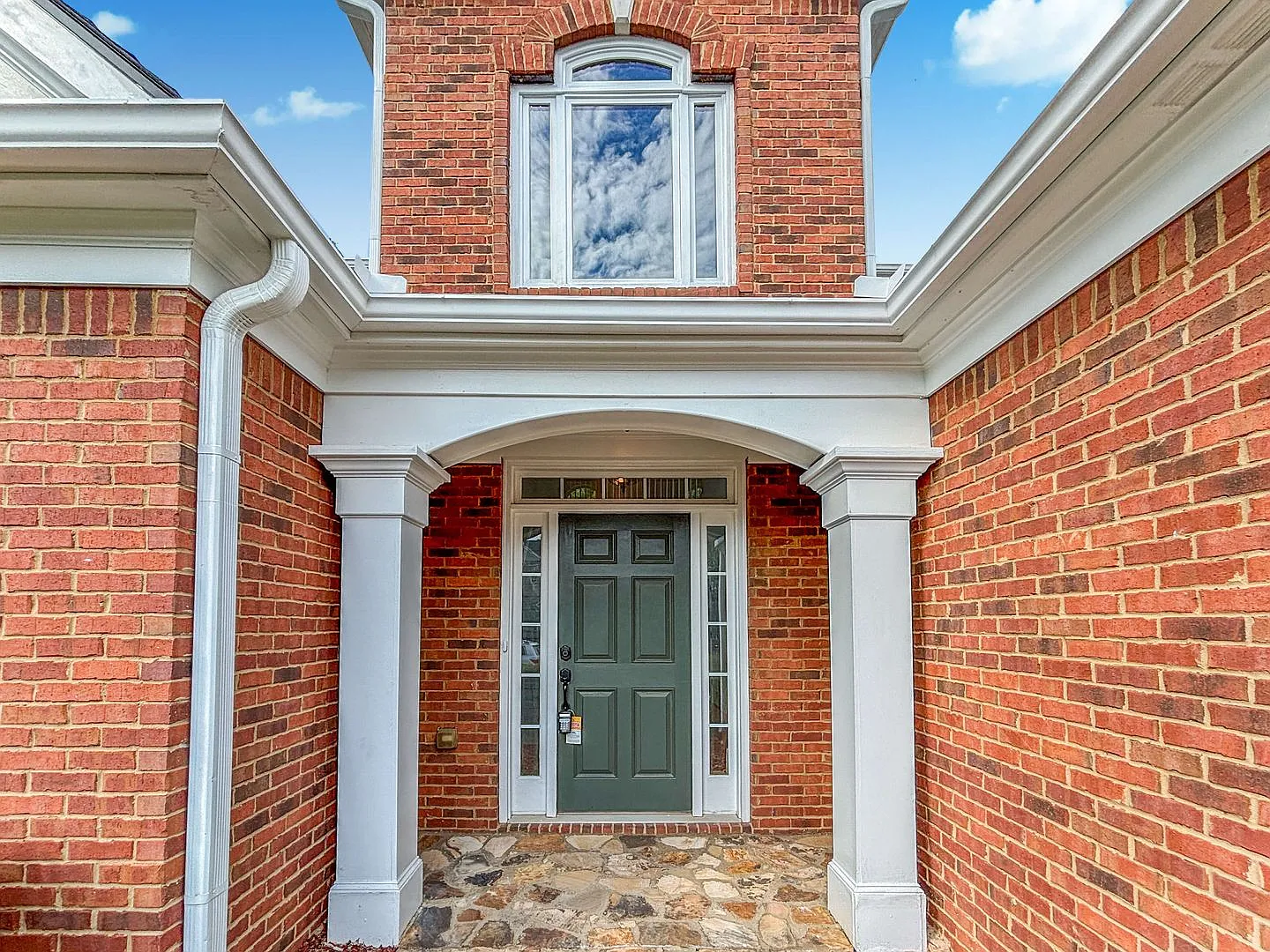 Gorgeous 4 BR Home in Mableton! — Photo 2