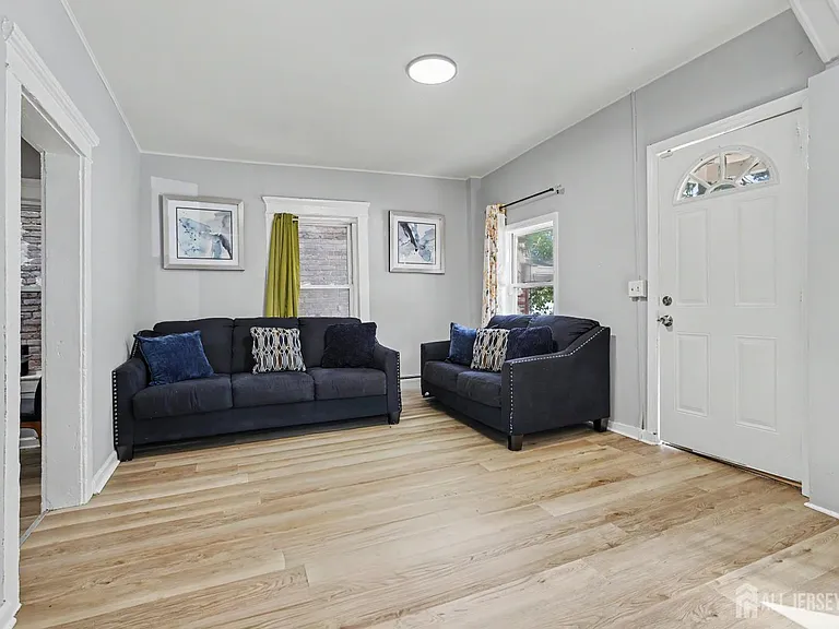 181 Hale St — Photo 5