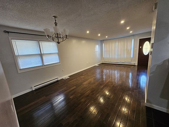 3rd image of 705 Pennsylvania Ave