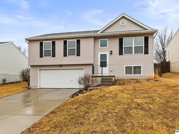 16131 Cherrywood St, Omaha, NE 68136