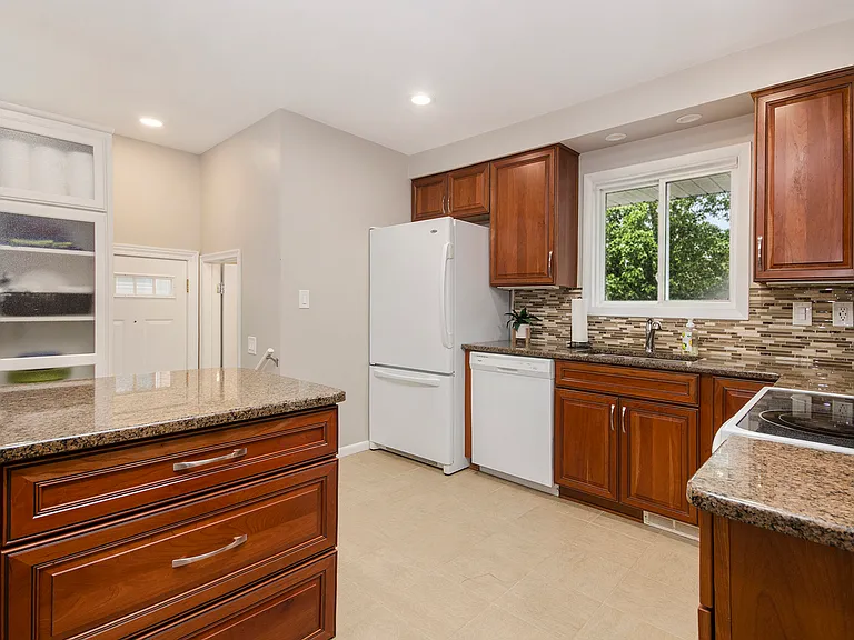 3022 Elmhurst Ave — Photo 13