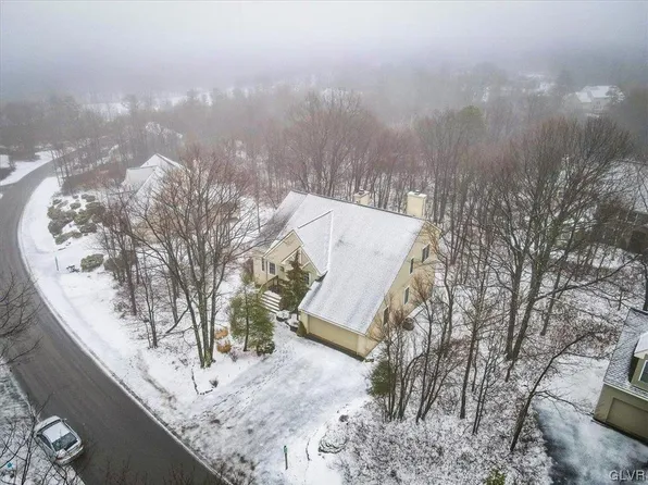 206 Wild Pines Dr, Long Pond, PA 18334