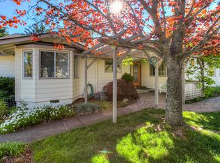 770 Oakway Cir, Ashland, OR