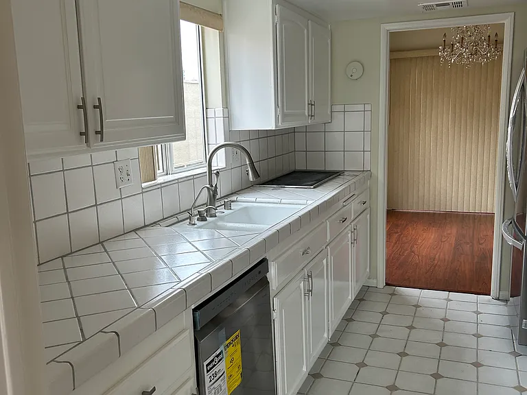 1932 Pelham Ave #301 — Photo 9