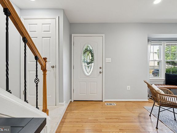 2nd image of 807 Sycamore Ct