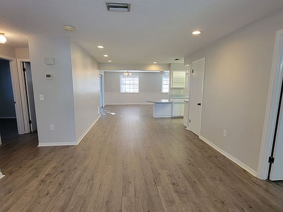 4th image of 1059 Hope St