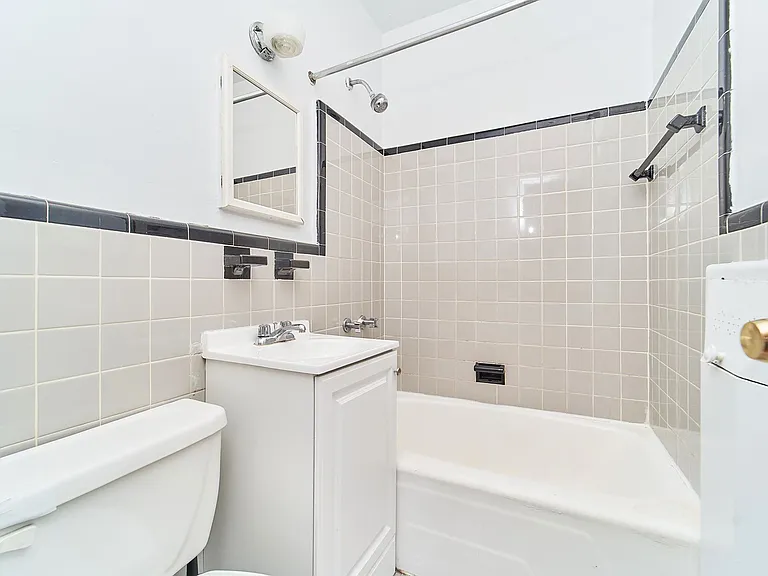 400 W 45th St #2B — Photo 9
