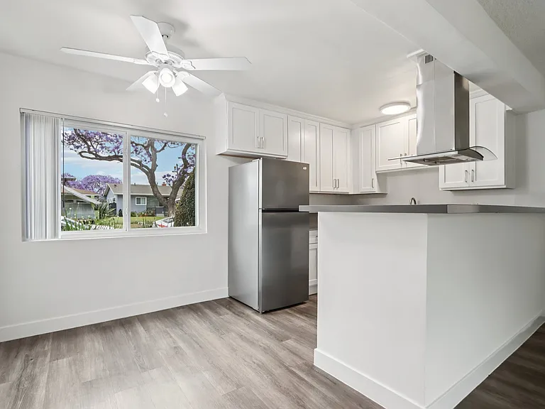 1130 Marine Avenue — Photo 10