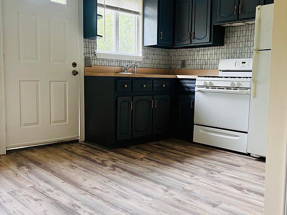 2nd image of 145 Sandalwood Dr Floor 1