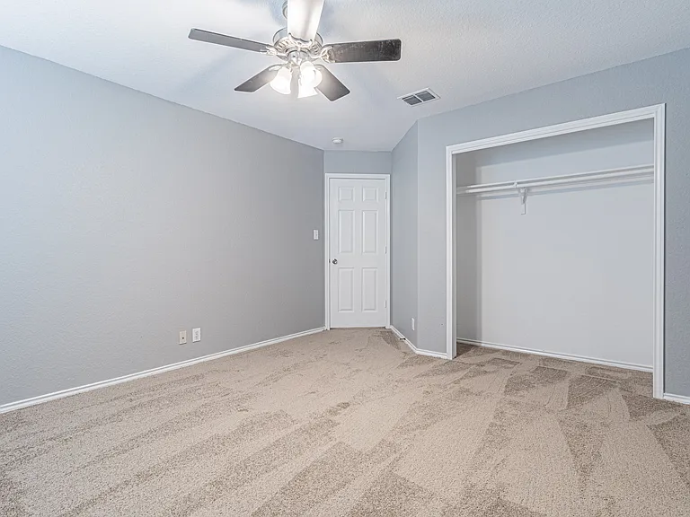 326 Diana Dr — Photo 34