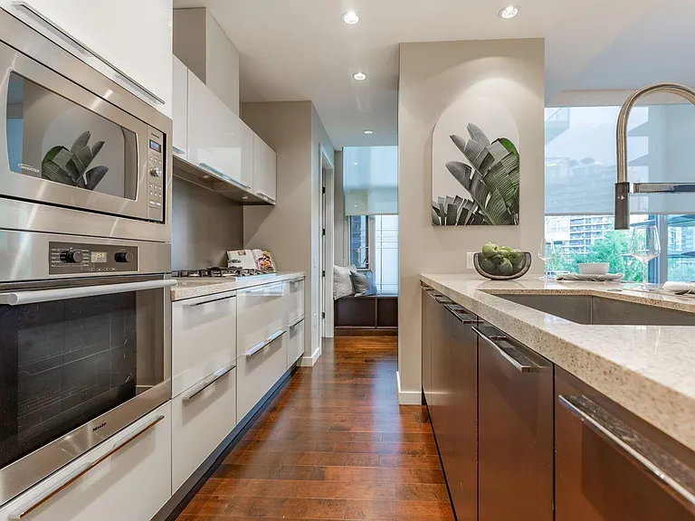 1616 Columbia St #404 — Photo 7
