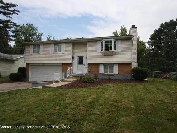 3231 Stonewood Dr, Lansing, MI 48912