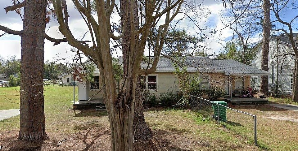 1st image of 513 Cypress St