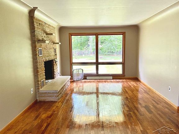 3rd image of 1450 Joseph St