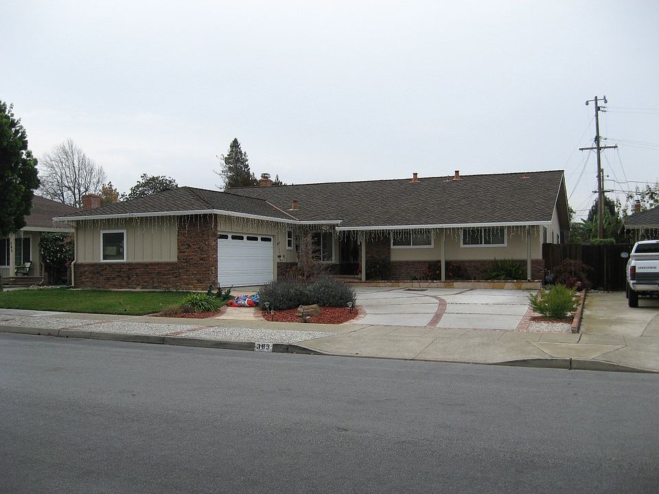 1st image of 383 Dennis Ave