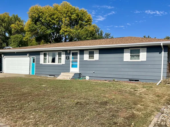 2306 E Pine St, Pierre, SD 57501