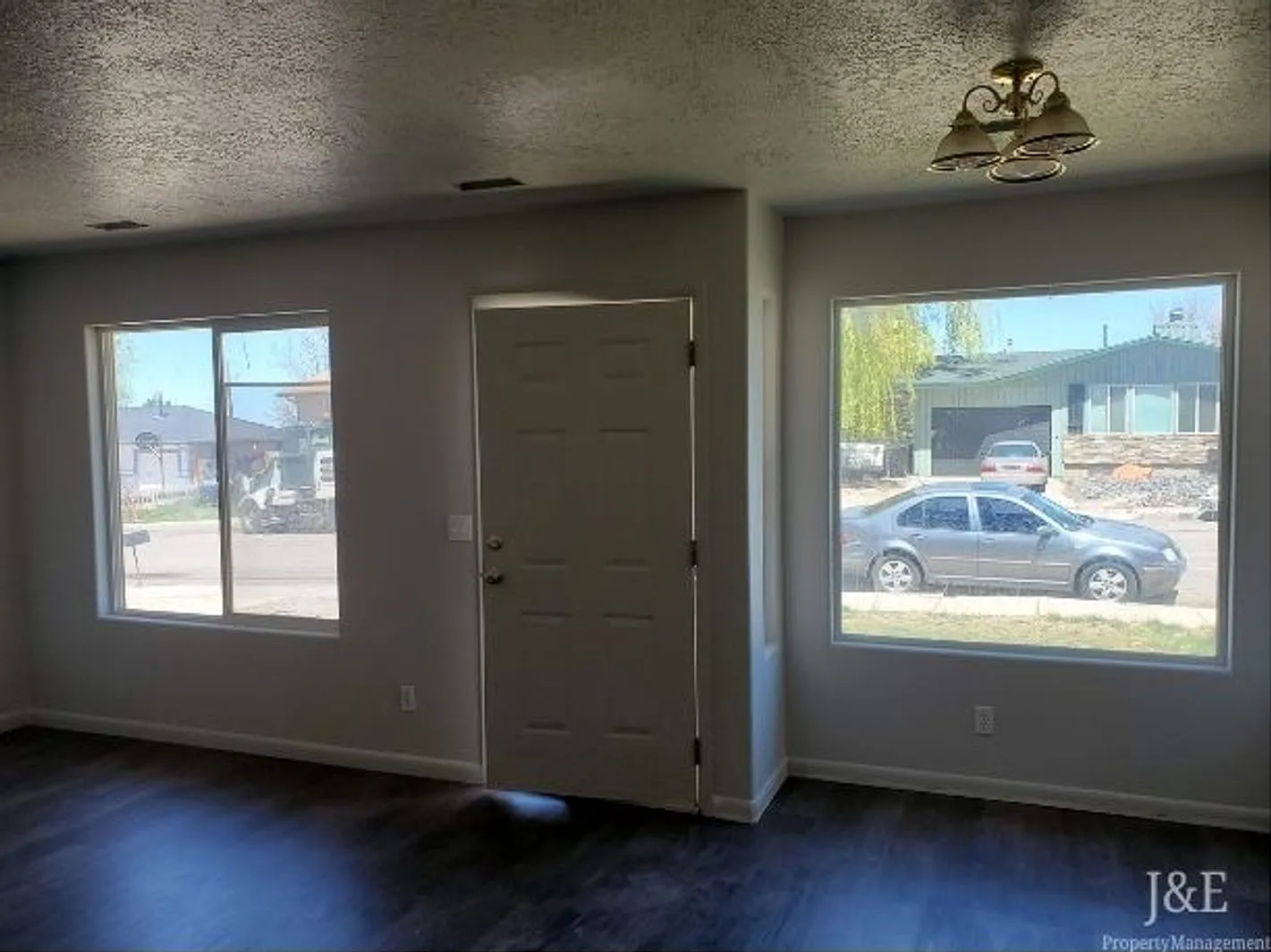 Duplex in Central Cedar — Photo 2