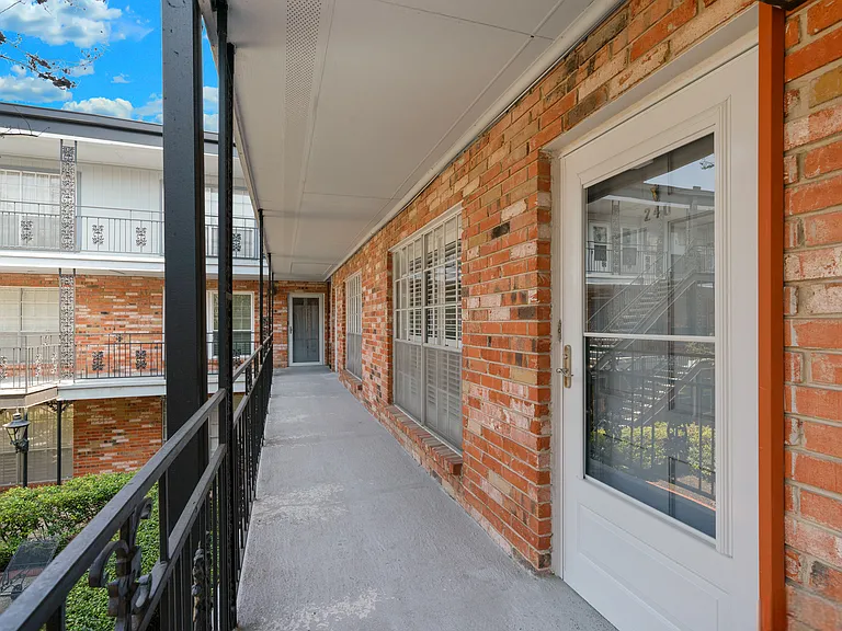 8401 N New Braunfels Ave #240 — Photo 3