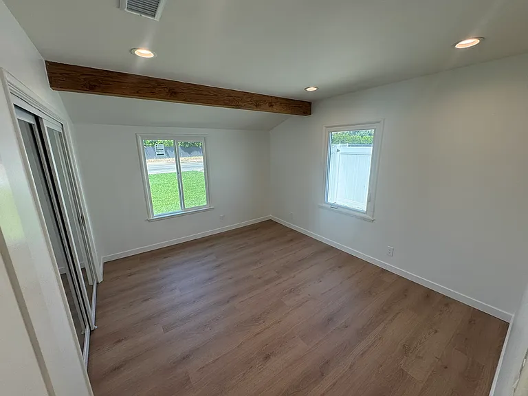 21420 Chatsworth St — Photo 18