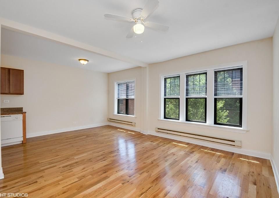 1st image of 628 W Cornelia Ave #N1